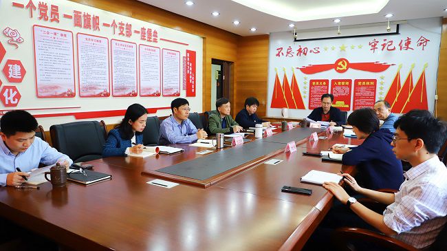 中心組第二次學(xué)習(xí)會(huì)議現(xiàn)場。李立云 攝（修圖）.jpg